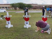 Überlebende des Schulmassakers an einer Schule in Texas schliessen sich der neuen Protestbewegung gegen die Schusswaffengewalt in den USA an. (Bild: Keystone/AP/STEVE GONZALES)