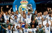 Die Spanier sind nach ihrem Sieg gegen Liverpool in Feierlaune. Bild: AP Photo/Matthias Schrader