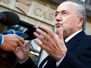 Joseph Blatter ist nach wie vor auch für Medien ein gefragter Mann (Bild: KEYSTONE/VALENTIN FLAURAUD)