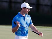 Rory McIlroy bleibt im Rennen um den Sieg in Wentworth (Bild: KEYSTONE/AP/LYNNE SLADKY)