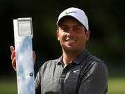 Francesco Molinari mit der begehrten Trophäe von Wentworth (Bild: KEYSTONE/AP PA/TIM GOODE)