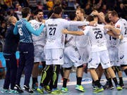 Nicola Portner jubelt mit seinen Kollegen von Montpellier über den Gewinn der Champions League (Bild: KEYSTONE/EPA EFE/TONI ALBIR)