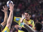 Andy Schmid muss im Kampf um den deutschen Meistertitel auf Schützenhilfe hoffen (Bild: KEYSTONE/EPA/GEORGI LICOVSKI)