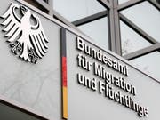 Das Bundesamt für Migration und Flüchtlinge (Bamf) steckt in einem Skandal um unrechtmässige Asylbescheide. (Bild: KEYSTONE/EPA/FELIPE TRUEBA)