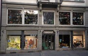 Die Schaufenster des "Finnshop" an der Neugasse 33. (Bilder: Reto Voneschen)