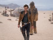 Alden Ehrenreich (l) und Joonas Suotamo spielen eine Szene von "Solo: A Star Wars Story". Der Film belegte am Wochenende vom 25. bis 27. Mai 2018 in den US-Kinocharts den ersten Platz, allerdings weniger erfolgreich als erwartet. (Bild: Keystone/AP/JONATHAN OLLEY)