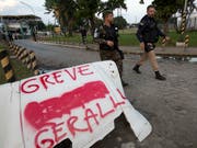 Die Folgen des Streiks der Camion-Fahrer nahmen ein so grosses Ausmass an, dass die Armee eingesetzt wurde. (Bild: KEYSTONE/AP/SILVIA IZQUIERDO)