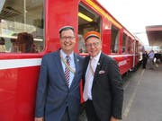 Altherrenpräsident Stefan Keller und OK-Präsident Daniel Schorro vor der historischen Zugskomposition der Zentralbahn. (Bild: Benno Schmid/PD)