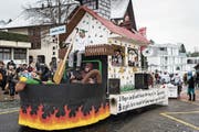 Der Wagen fuhr bei den Umzügen in Unterägeri und Allenwinden mit. (Bild: Christian H. Hildebrand, 10. Februar 2018)