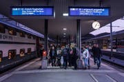 Ab Fahrplanwechsel im Dezember sollen Passagiere nicht mehr direkt von Luzern zum Flughafen reisen können. (Bild: Boris Bürgisser, Luzern 27. März 2017)