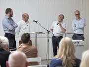 Diskussion über bauliche Herausforderungen im Kanton Nidwalden (von links): Stefan Kurath, Köbi Gantenbein (Moderation), Regierungsrat Josef Niederberger und Angelus Eisinger. (Bild: Christian Hartmann/PD)