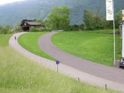 Zur Erschliessung des Gebiets Faden in Buochs, nahe Flugplatz, soll es eine neue Brücke neben der bestehenden Fadenbrücke geben. (Visualisierung: PD)