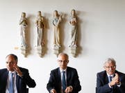 Sie legten sich am Montag für den Erhalt des SRG-Radiostudios Bern ins Zeug: der Walliser Staatsrat Christophe Darbellay (links), der bernische Regierungspräsident Bernhard Pulver (Mitte) und der Freiburger Ständerat Beat Vonlanthen (rechts). (Bild: KEYSTONE/PETER KLAUNZER)