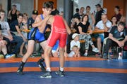 Quintus Zogg (links) siegt bei den Kadetten bis 46 kg. (Bild: PD)