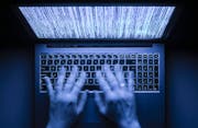 Im Internet existieren nicht nur unbegrenzte Möglichkeiten, sondern lauern auch Betrüger. (Bild: Erik Tham/Getty)