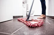 Arbeitgeber stehen in der Pflicht, eine Unfallversicherung für ihre Putzkraft abzuschliessen. (Bild: Getty)