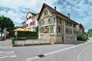 Der «Ochsen» (links) soll mit einer Platzgestaltung unter Einbezug des Farinoli-Hauses (rechts) neu gebaut werden. (Bild: Max Eichenberger)