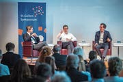 Die Arbeitswelt von morgen ist auch am Public Forum in St. Gallen ein heiss diskutiertes Thema: Moderator Urs Gredig und die beiden Professoren Patrick Emmenegger und Peter Hettich im Gespräch (von links). (Bild: Urs Bucher)