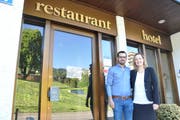 Romy Renker und Tiago Fonseca führen das Hotel Toggenburg in Wildhaus ab dem 1. Juni als Pächter. (Bild: Sabine Schmid)