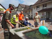Hatten sichtlich Spass: Die Bewohner des Wolfgang-Zentrums und die Zivilschützer. (Bild: Angelina Donati)