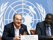 Der WHO-Direktor für Notfalleinsätze Peter Salama (l) und der Generalsekretär der Föderation der Rotkreuz- und Rothalbmondgesellschaften Elhadj As Sy informierten an der Uno in Genf über die Intervention gegen den Ebola-Ausbruch im Kongo. (Bild: KEYSTONE/SALVATORE DI NOLFI)