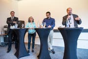 Podiumsdiskussion mit vier der fünf Gemeinderatskandidaten (von links): Patrick Schnellmann (CVP), Monique Frey (Grüne), Brahim Aakti (SP) und Felix Müri (SVP). Bild: Manuela Jans-Koch (Emmen, 24. Mai 2018)
