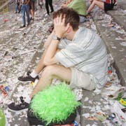 Am Boden zerstört: Ein St.Galler Anhänger nach dem Schlusspfiff. (Ralph Ribi)