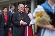 Der Churer Bischof Vitus Huonder bei der Feier zu Ehren von Bruder Klaus. (Bild: Dominik Wunderli (Flüeli-Ranft, 19. August 2017))