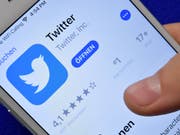 Bei Twitter wurde ein Sicherheitsproblem festgestellt - daher sollen alle Nutzer ihr Passwort ändern. (Bild: KEYSTONE/EPA/SASCHA STEINBACH)