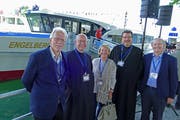 Die Engelberger Delegation an der Schiffstaufe (von links): Talammann Alex Höchli, Pfarrer Pater Patrick Ledergerber, Gemeinderätin Brigitta Naef, Abt Christian Meyer und Gemeinderat Seppi Hainbuchner. (Bild: PD)