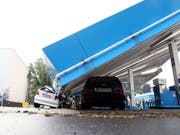 Unwetter haben am Dienstag in Deutschland - wie hier in Wuppertal - enorme Verwüstungen angerichtet. (Bild: KEYSTONE/EPA/FRIEDEMANN VOGEL)