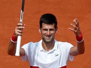 Novak Djokovic gewann auch seinen zweiten Match in Roland-Garros (Bild: KEYSTONE/AP/CHRISTOPHE ENA)