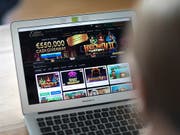 Laut Umfragen ist bei der eidgenössischen Abstimmung vom 10. Juni ein Ja der Stimmberechtigten zum neuen Geldspielgesetz zu erwarten. (Bild: KEYSTONE/GAETAN BALLY)