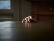 Misshandelt oder missbraucht: Kinderkliniken registrierten erneut mehr Fälle. (Bild: KEYSTONE/CHRISTOF SCHUERPF)