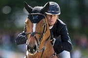 Beat Mändli auf der unverkäuflichen Dsarie, der zehnjährigen Holländer-Stute ohne Schwächen. (Bild: Ennio Leanza/KEY)