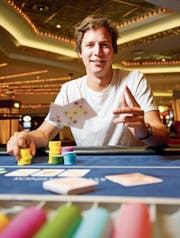 Mischt weltweit in der obersten Liga mit: der St. Galler Pokerprofi Stefan Huber. (Bild: Urs Bucher)