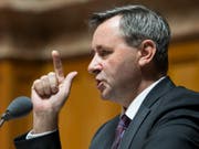 Der Berner SVP-Nationalrat Werner Salzmann kämpft gegen die EU-Waffenrichtlinie. Mit einigem Erfolg: Laut Justizministerin Simonetta Sommaruga werden die Beschlüsse des Nationalrats den EU-Vorschriften nicht gerecht. (Bild: KEYSTONE/PETER KLAUNZER)