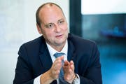 Jürg Röthlisberger während des Interviews in der Astra-Filiale in Zofingen. (Bild: Eveline Beerkircher, 23. Mai 2018)