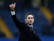 Daumen hoch beim Jungtrainer: Frank Lampard hofft als Coach von Derby County an seine erfolgreiche Zeit als Spieler (von Chelsea) anknüpfen zu können (Bild: KEYSTONE/AP/KIRSTY WIGGLESWORTH)