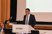 Der Sirnacher Gemeindepräsident konnte den Stimmbürgern an der Gemeindeversammlung erfreuliche Zahlen präsentieren. (Bild: Roman Scherrer)