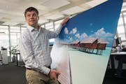 ITS-Coop-Travel-Chef Andi Restle im Büro in Volketswil. (Bild: Dominik Wunderli (5. April 2018))