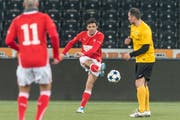 Politiker von links bis rechts spielen für den FC Nationalrat: in Aktion SP-Politiker Matthias Aebischer. (Bild: Alessandro della Valle/Keystone)