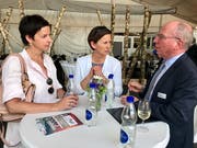 Tauschen sich aus: Wils Gemeindepräsidentin Susanne Hartmann, Gemeindepräsidentin Monika Scherrer, Degersheim und Regierungspräsident Fredy Fässler.