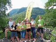 Die erfolgreichen Läufer der OL-Gruppe des KTV Altdorf präsentieren mit Stolz ihre Preise. (Bild: PD (Chironico, 27. Mai 2018))
