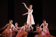 Die TDC Dance Company zeigt das Tanztheater «Parsina». (Bild: Stefan Kaiser (Zug, 30. Mai 2018))