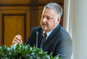Carlo Parolari (FDP) während einer Sitzung des Thurgauer Kantonsparlaments. Als Kantonsrat und Fraktionschef seiner Partei wird er aufgrund seiner neuen Position zurücktreten. (Bild: Reto Martin)