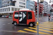 Vor zwei Monaten drehte der selbstfahrende Minibus «Milo» in Zug ein paar Runden. (Bild: Christopher Gilb (26. März 2018))
