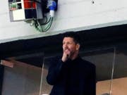 Einsamer Mann auf der Tribüne: Der impulsive Atlético-Coach Diego Simeone musste bereits im Halbfinal-Rückspiel der Europa League gegen Arsenal zuschauen (Bild: KEYSTONE/EPA EFE/JUANJO MARTIN)