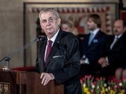 Nach zahlreichen Dementi: Tschechiens Präsident Milos Zeman hat öffentlich erklärt, sein Land habe auch mit dem Nervengift Nowitschok experimentiert. (Bild: KEYSTONE/EPA/MARTIN DIVISEK)