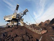 Europas grösster Versicherungskonzern Allianz will zur Einhaltung der Klimaziele von Paris beitragen - und steigt deshalb aus den Versicherungen mit dem Kohlebergbau und Kohlekraftwerken aus. (Bild: KEYSTONE/AP/ECKEHARD SCHULZ)
